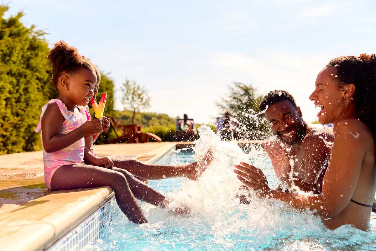 What pool filter is better, sand or cartridge